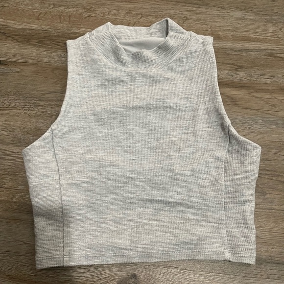 ALO Yoga Women's Light Gray Tank Top - Picture 1 of 3